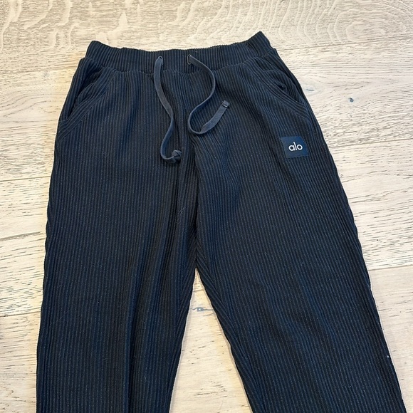 Alo yoga muse sweatpants - Picture 4 of 5